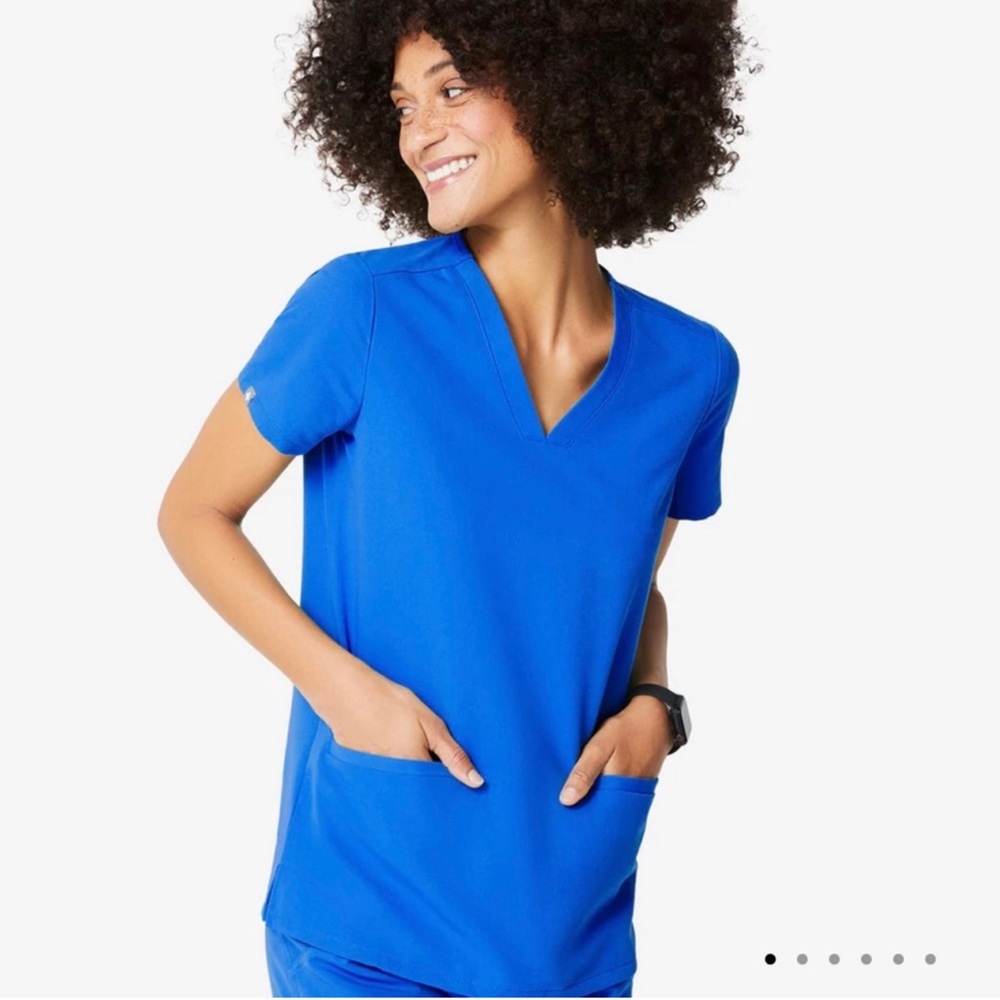 women's Royal Blue Casma - Three-Pocket Scrub Top - M / Royal Blue